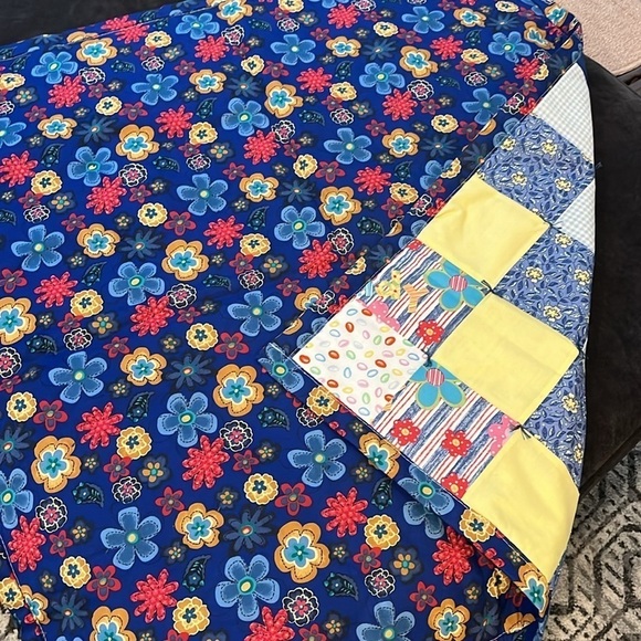 Handmade Prayer Quilt Made by Nuns Floral Easter Prints 33” x 33” Lap Blanket - Picture 4 of 9